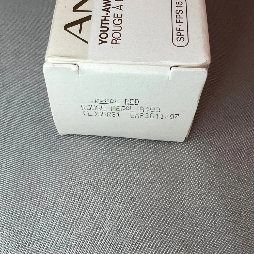 Avon Anew Youth-Awakening Lipstick Regal Red A400 SPF 15 3.0g New No Box